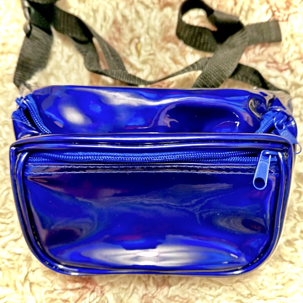🩷 5 for $25 sale NWOT blue/holographic Fanny‎ pack